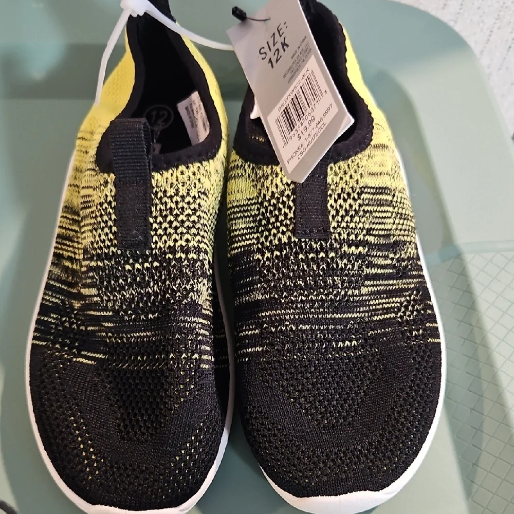 DSG Direct Youth Knit Water Shoes: BLACK/VOLT: NEW WITH TAGS: SIZE 12